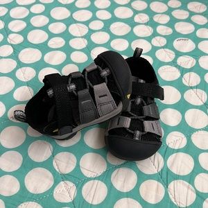 Keen baby shoes/sandals! In excellent condition! Size 4 US